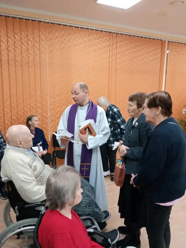 Ziemassvētkos apciemo seniorus